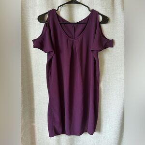 Forever 21•cold shoulder shift dress•women’s xs•rayon•plum purple/burgundy